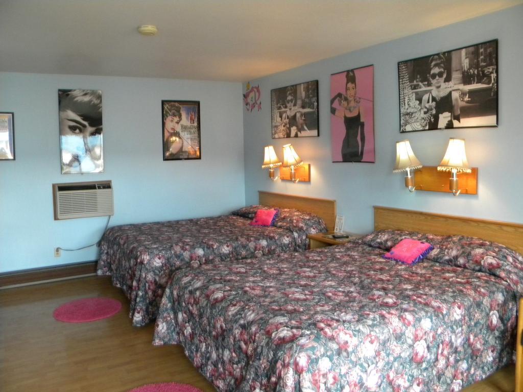 Blue And White Motel Kalispell Room photo