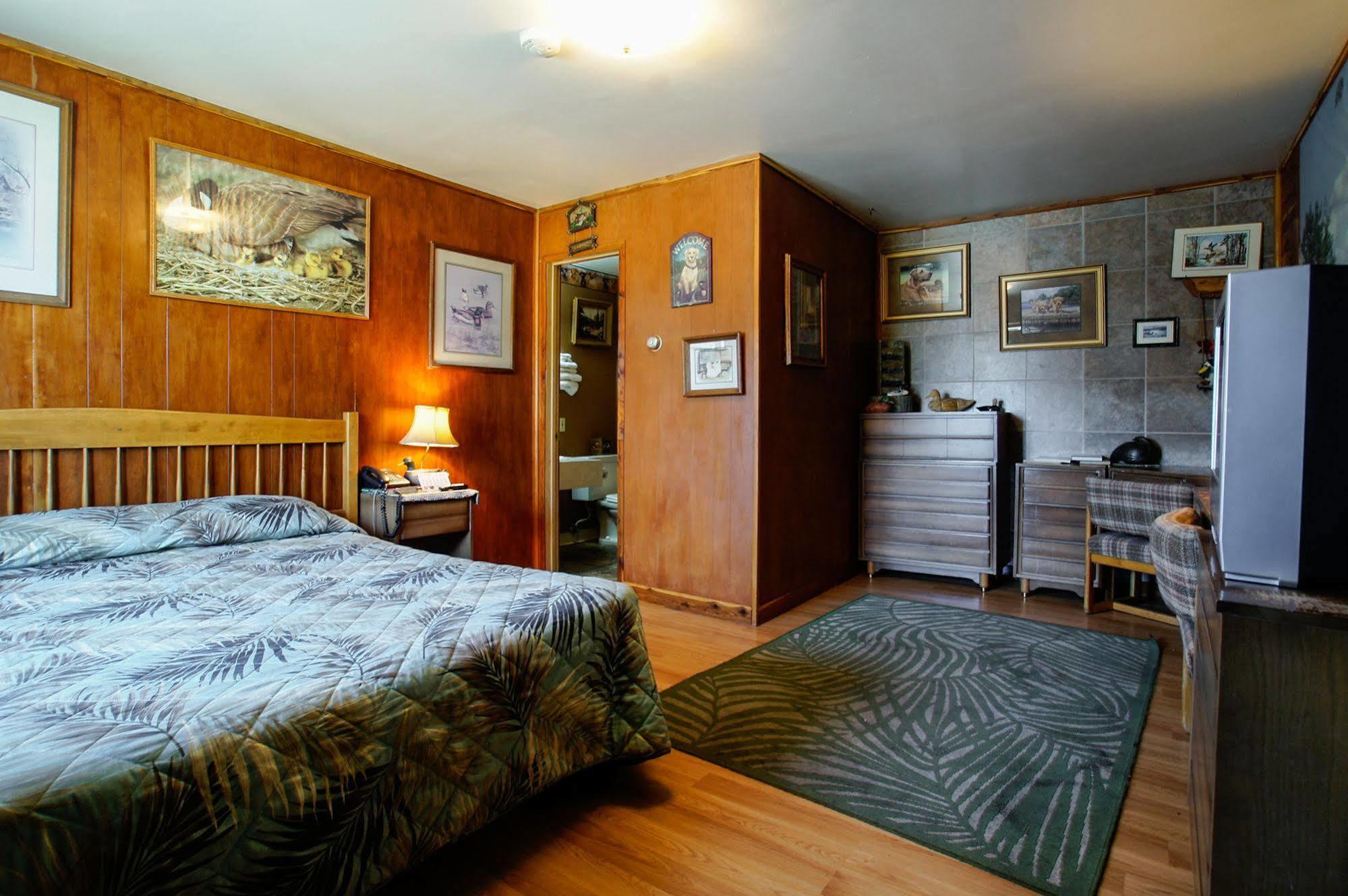 Blue And White Motel Kalispell Exterior photo